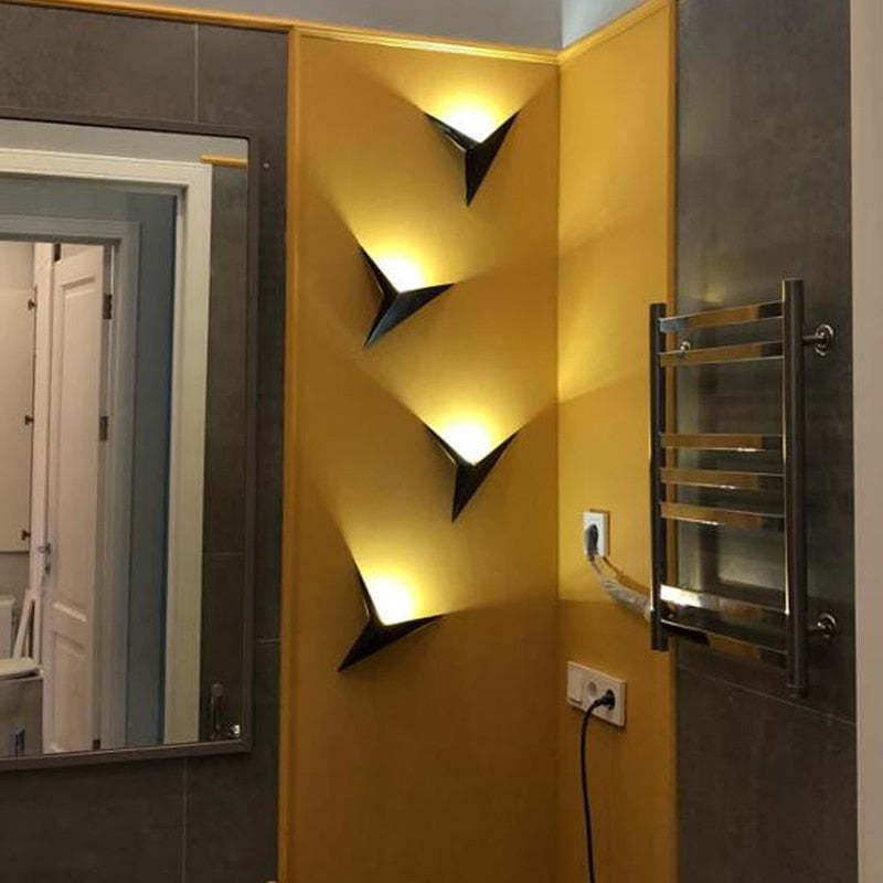 Lumina Moderne LED-Wandlampe – Dreieckiges Design für Wohnzimmer & Schlafzimmer