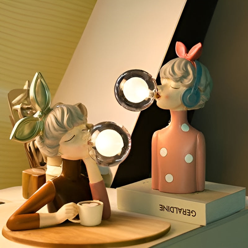 Tischlampe mit Cartoon Mädchen Statuen – Charmantes Quartett LED Dekorativ Für Kinderzimmer/Wohnzimmer