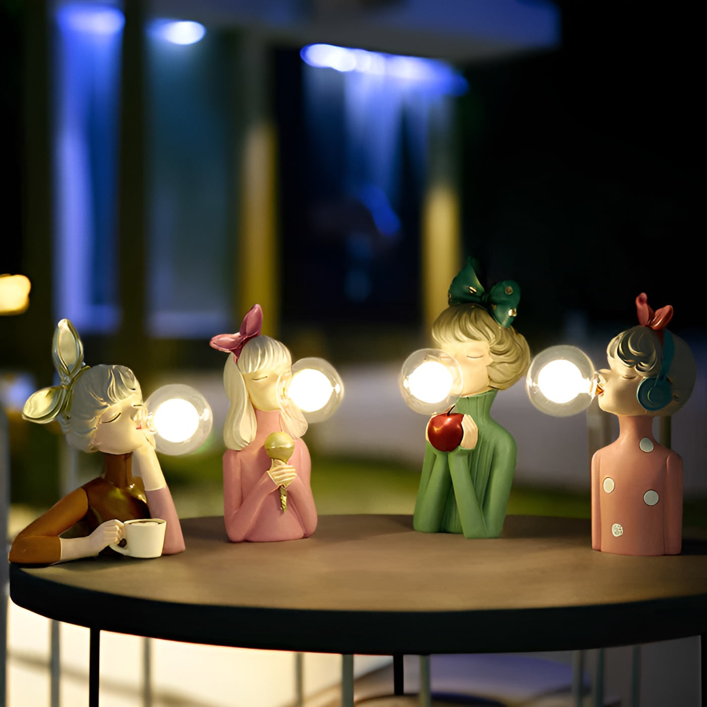 Tischlampe mit Cartoon Mädchen Statuen – Charmantes Quartett LED Dekorativ Für Kinderzimmer/Wohnzimmer